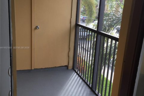 Copropriété à louer à Miami, Floride: 1 chambre, 69.4 m2 № 1995499 - photo 16