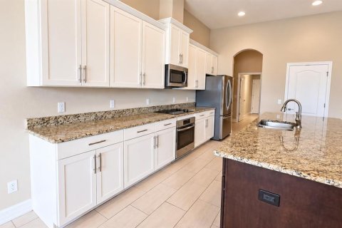 House in Tampa, Florida 6 bedrooms, 384.8 sq.m. № 2349613 - photo 9