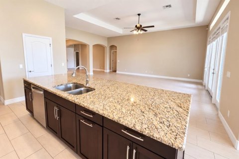 House in Tampa, Florida 6 bedrooms, 384.8 sq.m. № 2349613 - photo 8