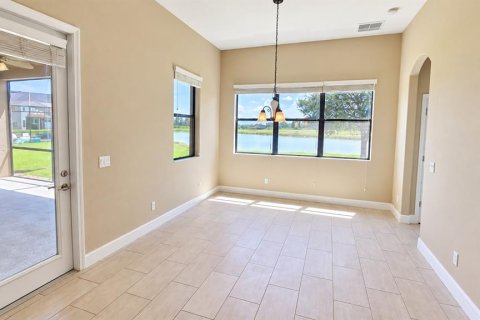 House in Tampa, Florida 6 bedrooms, 384.8 sq.m. № 2349613 - photo 7