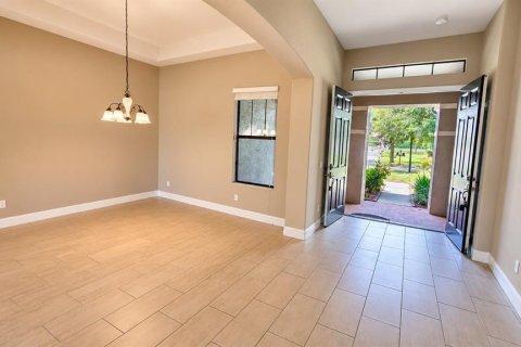 House in Tampa, Florida 6 bedrooms, 384.8 sq.m. № 2349613 - photo 11