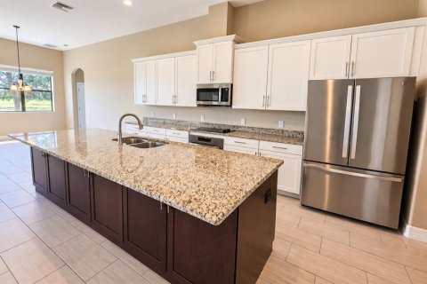 House in Tampa, Florida 6 bedrooms, 384.8 sq.m. № 2349613 - photo 6