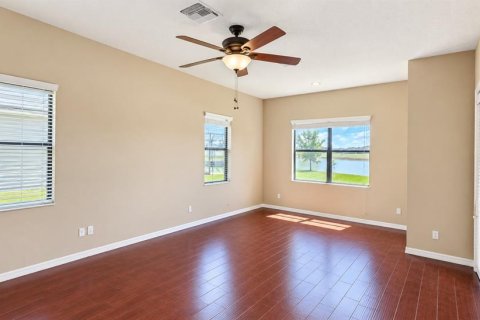 House in Tampa, Florida 6 bedrooms, 384.8 sq.m. № 2349613 - photo 14