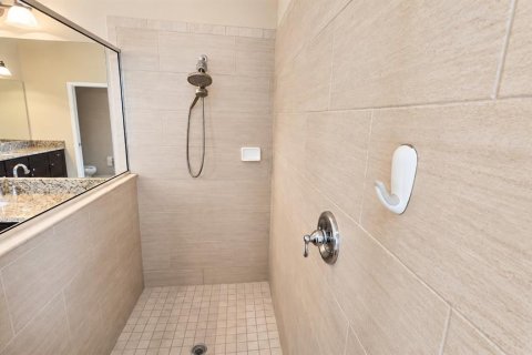 House in Tampa, Florida 6 bedrooms, 384.8 sq.m. № 2349613 - photo 18