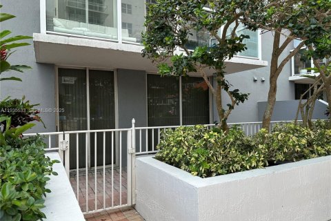 Copropriété à louer à Miami, Floride: 1 chambre, 63.64 m2 № 1993706 - photo 1