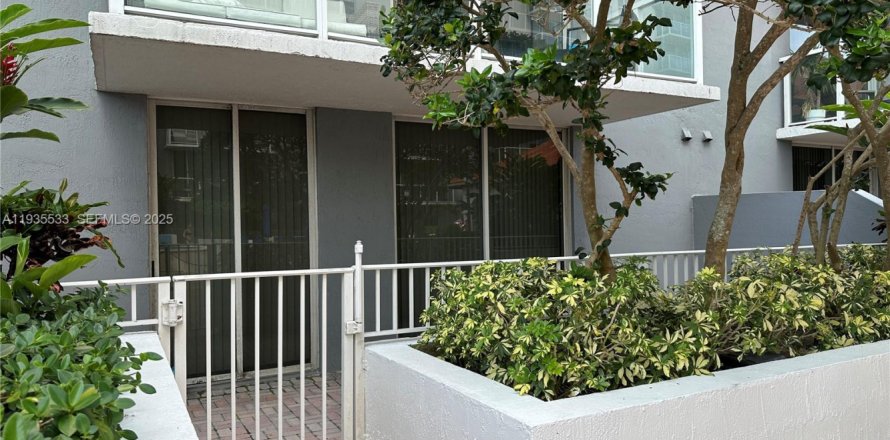 Condo à Miami, Floride, 1 chambre  № 1993706