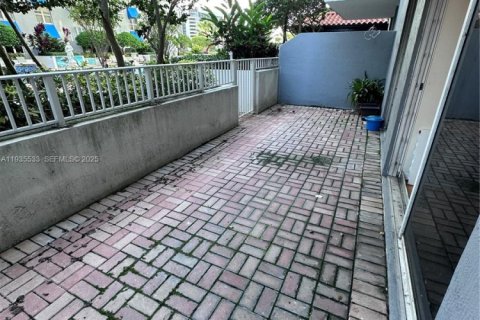 Copropriété à louer à Miami, Floride: 1 chambre, 63.64 m2 № 1993706 - photo 4