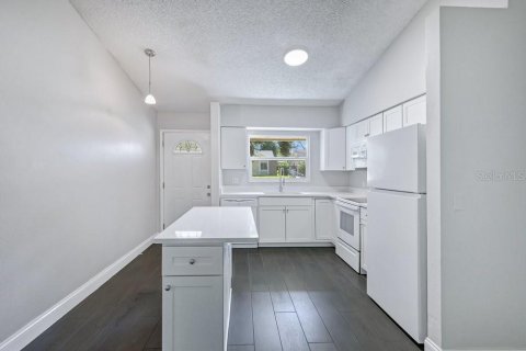 Casa en venta en Orlando, Florida, 2 dormitorios, 74.32 m2 № 2296530 - foto 8
