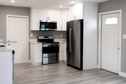 Villa ou maison à vendre à Pompano Beach, Floride: 3 chambres, 107.02 m2 № 1976937 - photo 2