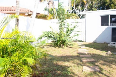 Villa ou maison à vendre à Pompano Beach, Floride: 3 chambres, 107.02 m2 № 1976937 - photo 11