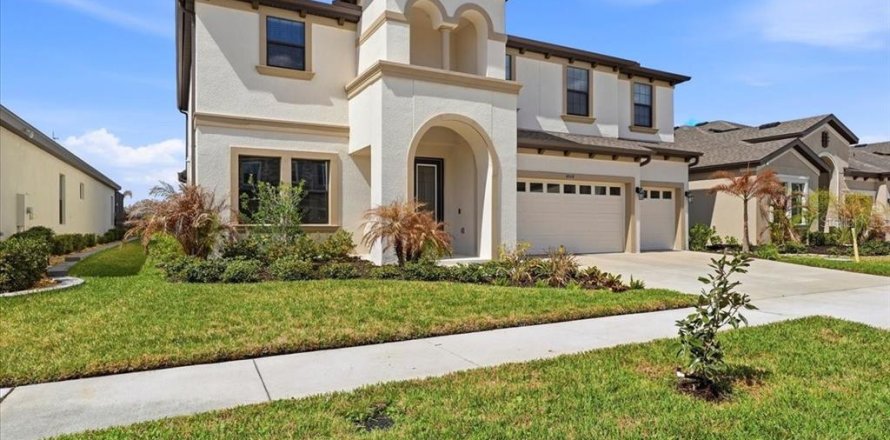 House in Fish Hawk, Florida 5 bedrooms, 329.62 sq.m. № 2093942