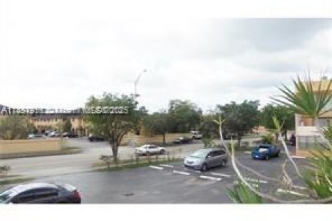 Condominio en venta en Hialeah, Florida, 1 dormitorio, 68.47 m2 № 1823584 - foto 1