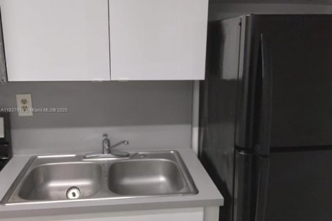 Condominio en venta en Hialeah, Florida, 1 dormitorio, 68.47 m2 № 1823584 - foto 2