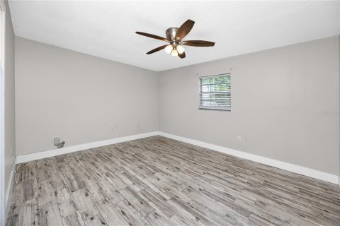 Villa ou maison à vendre à Zephyrhills, Floride: 3 chambres, 121.7 m2 № 2413530 - photo 21