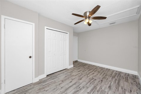 Villa ou maison à vendre à Zephyrhills, Floride: 3 chambres, 121.7 m2 № 2413530 - photo 16