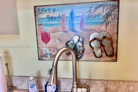 Condominio en venta en St. Lucie, Florida, 2 dormitorios, 110 m2 № 2076982 - foto 11