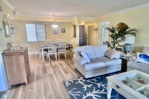 Condominio en venta en St. Lucie, Florida, 2 dormitorios, 110 m2 № 2076982 - foto 7