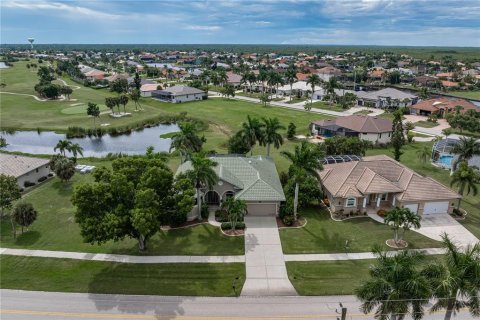 Villa ou maison à vendre à Punta Gorda, Floride: 3 chambres, 203.36 m2 № 2398677 - photo 2