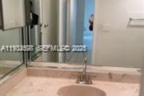 Снять в аренду кондоминиум в Авентура, Флорида 2 спальни, 108.7м2, № 1991648 - фото 5