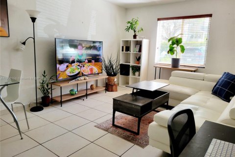 Condominio en venta en Pinecrest, Florida, 2 dormitorios, 74.79 m2 № 1951946 - foto 10