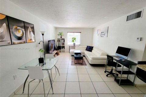 Condominio en venta en Pinecrest, Florida, 2 dormitorios, 74.79 m2 № 1951946 - foto 6