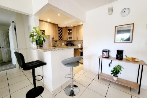 Condominio en venta en Pinecrest, Florida, 2 dormitorios, 74.79 m2 № 1951946 - foto 5