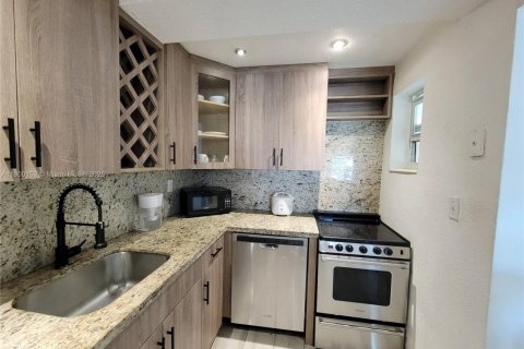 Condominio en venta en Pinecrest, Florida, 2 dormitorios, 74.79 m2 № 1951946 - foto 1