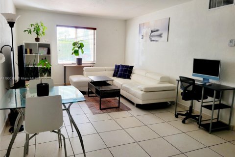 Condominio en venta en Pinecrest, Florida, 2 dormitorios, 74.79 m2 № 1951946 - foto 7