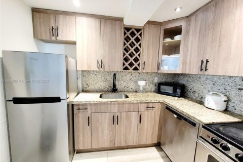 Condominio en venta en Pinecrest, Florida, 2 dormitorios, 74.79 m2 № 1951946 - foto 2