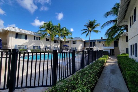 Condominio en venta en Pinecrest, Florida, 2 dormitorios, 74.79 m2 № 1951946 - foto 30