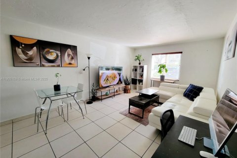 Condominio en venta en Pinecrest, Florida, 2 dormitorios, 74.79 m2 № 1951946 - foto 9