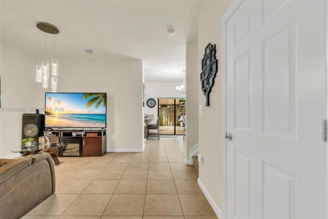 Adosado en venta en Homestead, Florida, 3 dormitorios, 145.39 m2 № 2281369 - foto 7