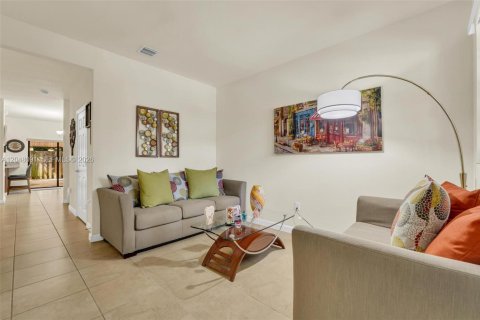 Adosado en venta en Homestead, Florida, 3 dormitorios, 145.39 m2 № 2281369 - foto 5