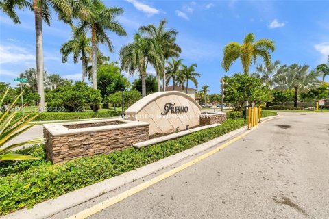 Adosado en Homestead, Florida 3 dormitorios, 145.39 m2 № 2281369