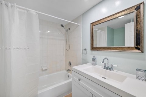 Condominio en alquiler en North Miami Beach, Florida, 1 dormitorio, 74.6 m2 № 2010948 - foto 11