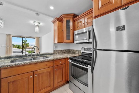 Condominio en alquiler en North Miami Beach, Florida, 1 dormitorio, 74.6 m2 № 2010948 - foto 7