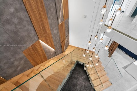 Commercial property in Miami, Florida № 1936170 - photo 2