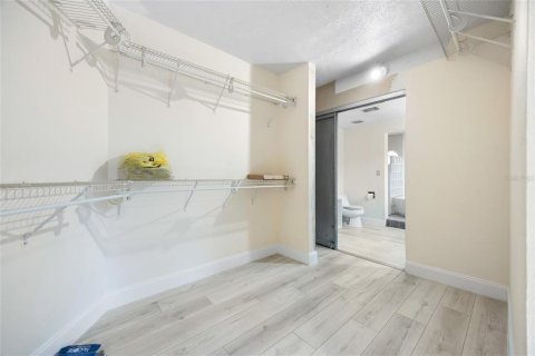 Casa en venta en North Fort Myers, Florida, 4 dormitorios, 383.5 m2 № 1850243 - foto 20