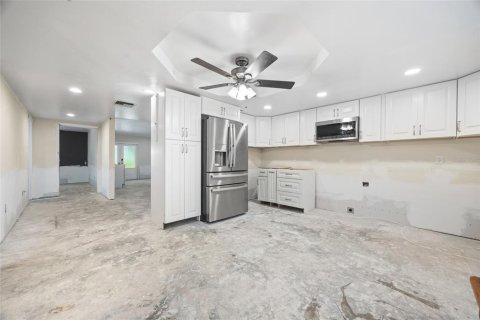 Casa en venta en North Fort Myers, Florida, 4 dormitorios, 383.5 m2 № 1850243 - foto 10