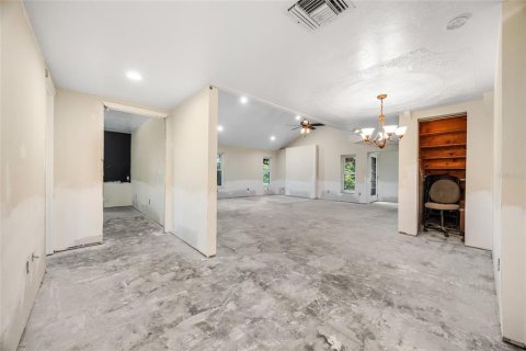 Casa en venta en North Fort Myers, Florida, 4 dormitorios, 383.5 m2 № 1850243 - foto 9