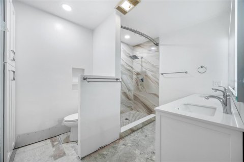 Casa en venta en North Fort Myers, Florida, 4 dormitorios, 383.5 m2 № 1850243 - foto 3