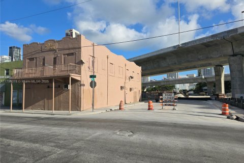 Propiedad comercial en venta en Miami, Florida № 1738372 - foto 2