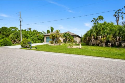 Villa ou maison à vendre à Rotonda, Floride: 3 chambres, 157.28 m2 № 2402861 - photo 3