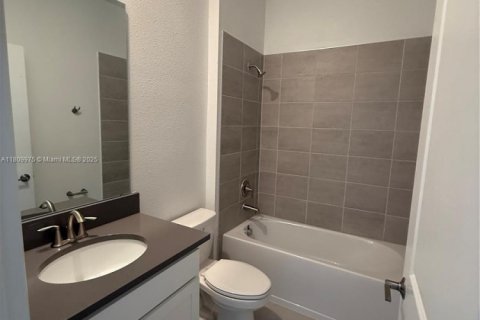 House in Davenport, Florida 6 bedrooms № 1865398 - photo 4