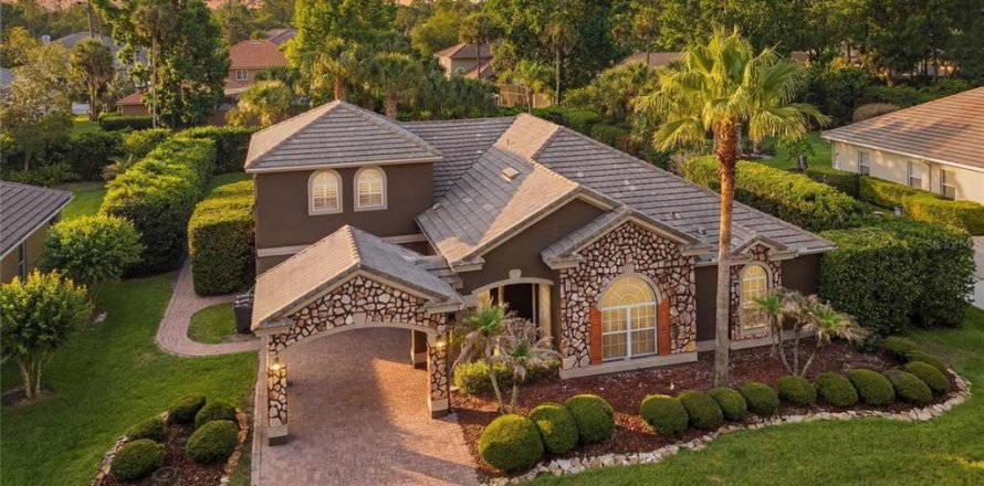 House in Lake Mary, Florida 6 bedrooms, 273.69 sq.m. № 2097221
