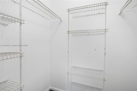 Купить кондоминиум в Мирамар, Флорида 2 спальни, 100.71м2, № 1958533 - фото 17