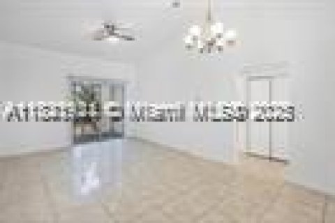 Купить кондоминиум в Мирамар, Флорида 2 спальни, 100.71м2, № 1958533 - фото 26