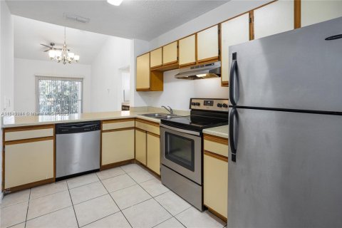 Купить кондоминиум в Мирамар, Флорида 2 спальни, 100.71м2, № 1958533 - фото 4