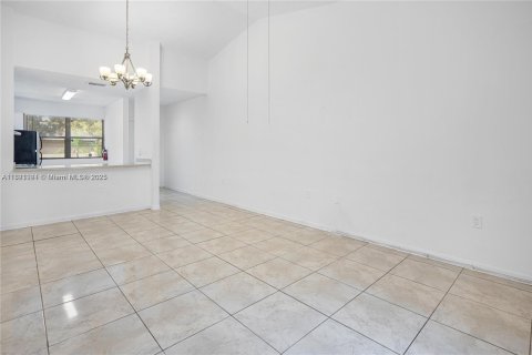 Купить кондоминиум в Мирамар, Флорида 2 спальни, 100.71м2, № 1958533 - фото 6