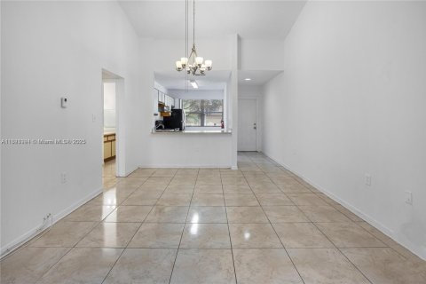 Купить кондоминиум в Мирамар, Флорида 2 спальни, 100.71м2, № 1958533 - фото 8